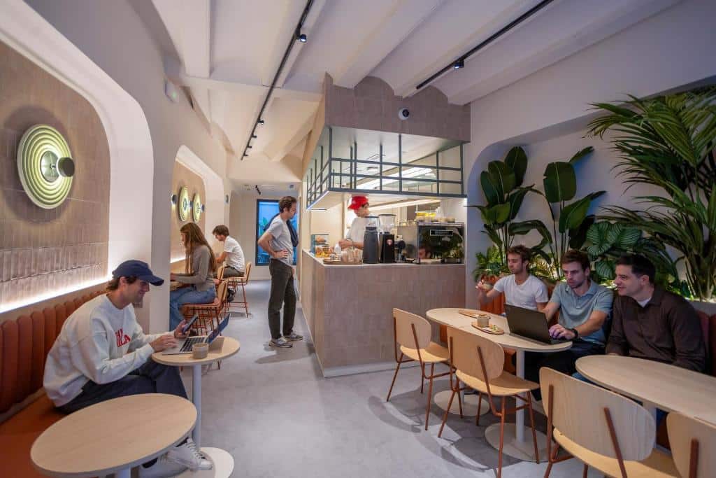 Café de l'auberge de jeunesse Camila Hostel à Valence (Espagne).