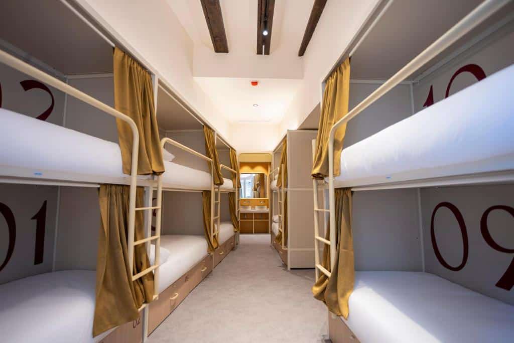 Dortoir de l'auberge de jeunesse Camila Hostel à Valence (Espagne).