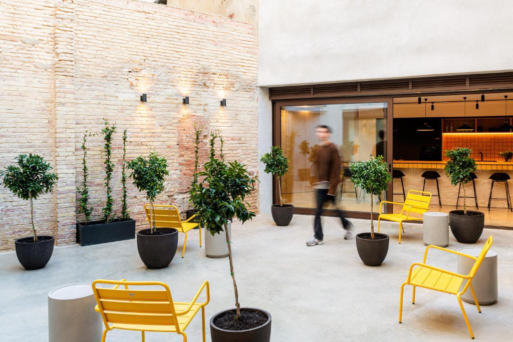 Espace extérieur de l'auberge Colo Colo Hostel Valencia à Valence.