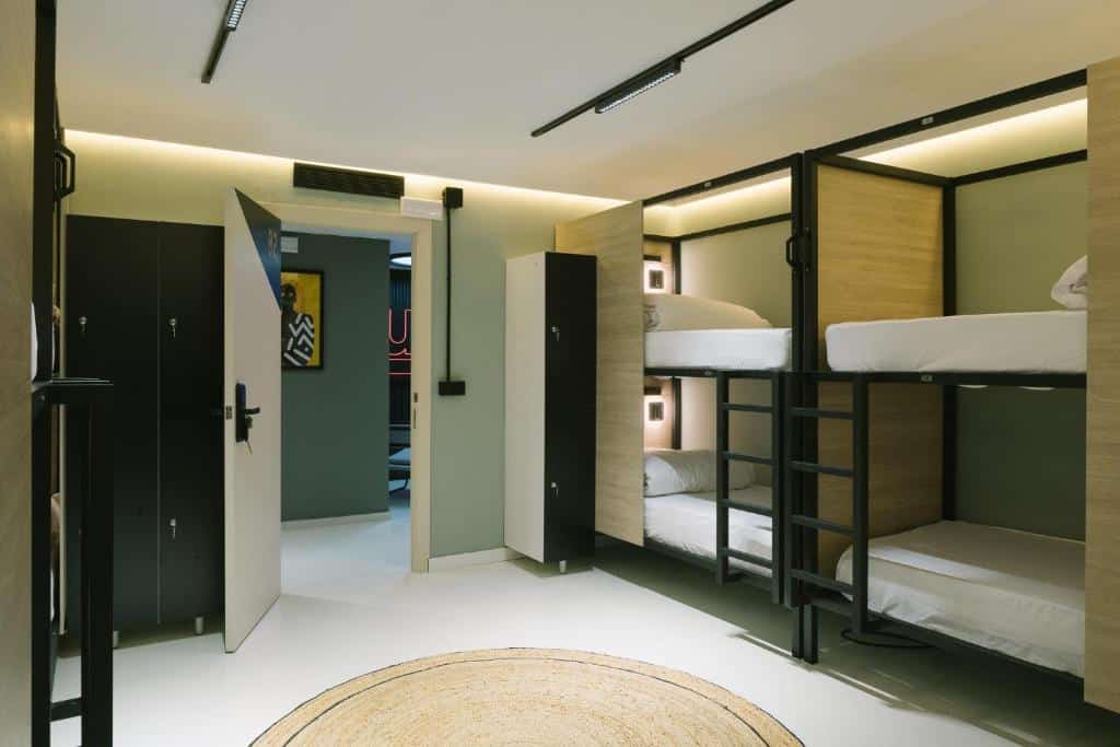 Dortoir de l'auberge de jeunesse U-nit Hostel Central Park à Valence (Espagne).