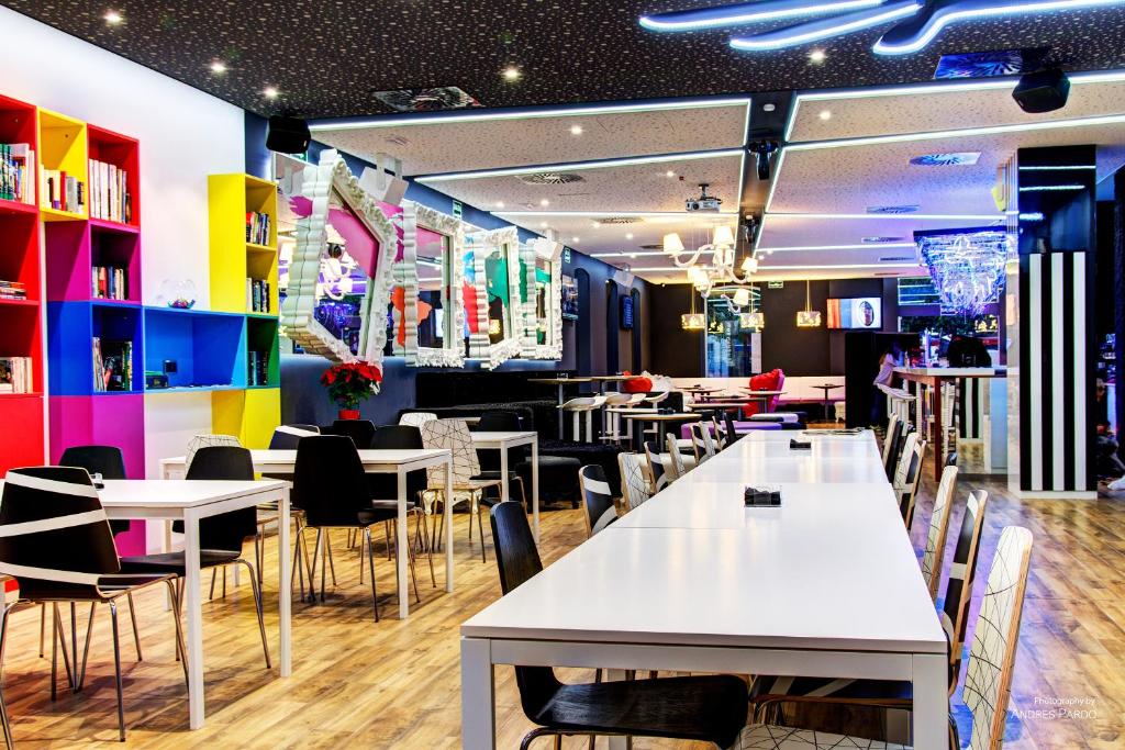 Bar et espace commun de l'auberge de jeunesse Urban Youth Hostel à Valence.