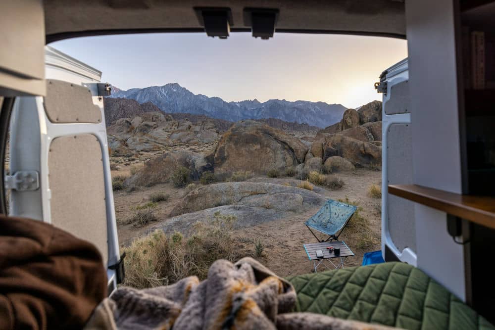 Van life, préparation pour une belle expérience. Photo de Leo Visions / Unsplash