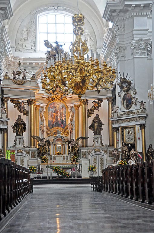 Intérieur de l'église des Carmélites à Varsovie.