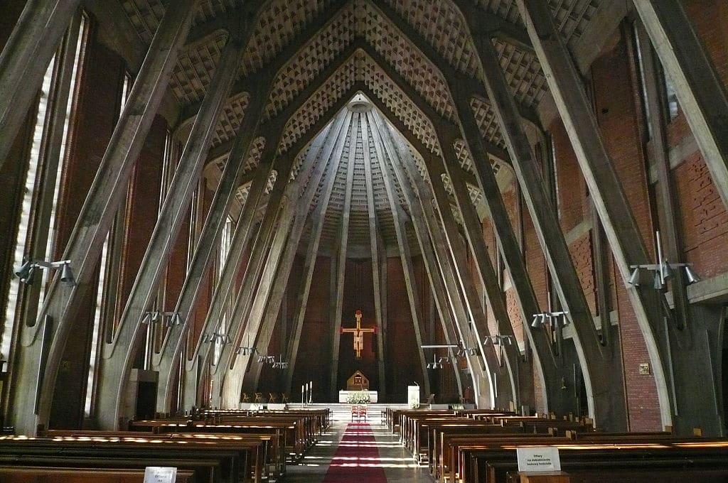 Intérieur de l'église de Saint Dominique à Sluzew, Varsovie - Photo de Traper Bemowski