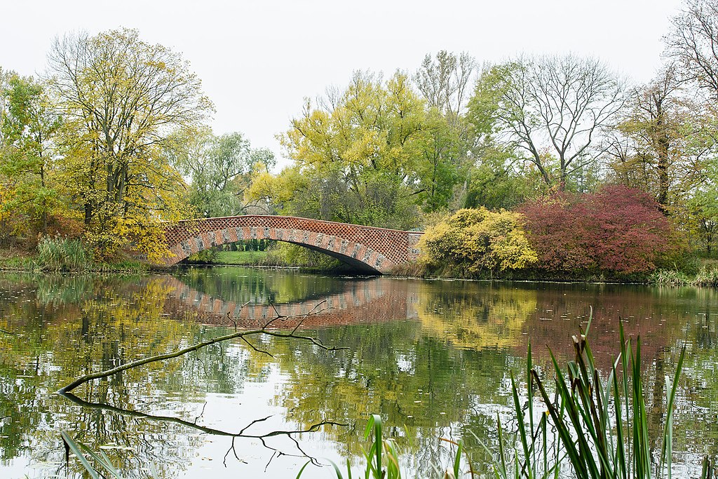 Pont romain dans le parc de Wilanow à Varsovie - Photo de Dariusz Kowalczyk