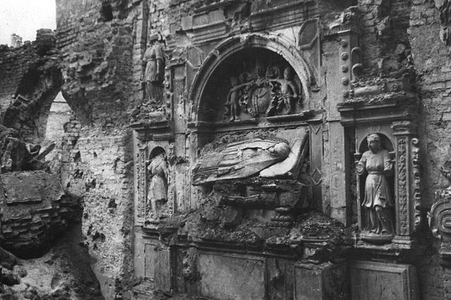 Tombeau maniériste de l'église Sainte Hyacinthe, détruit pendant la 2nde guerre mondiale.