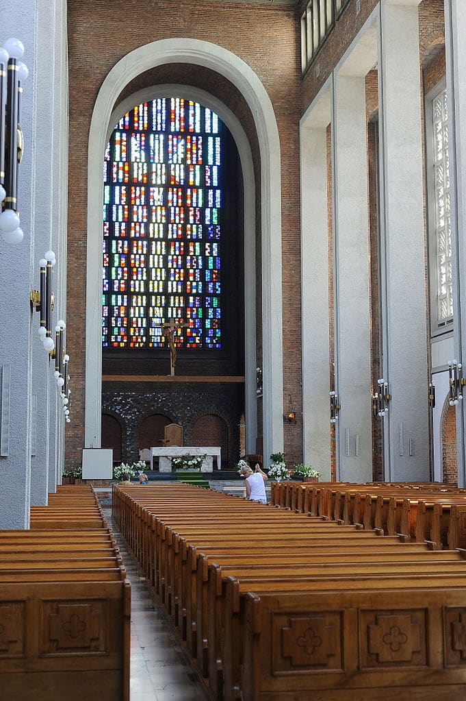 Eglise Sw Michał Archanioł réalisé par Władysław Pieńkowski dans le quartier de Mokotow à Varsovie - Photo de Cezary p