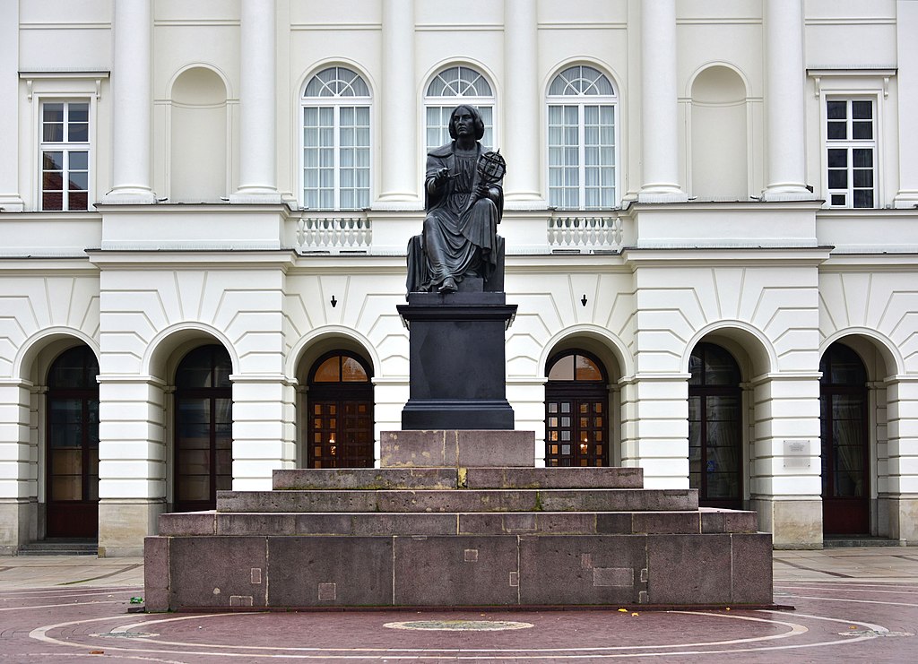 Statue de Nicolas Copernic à Varsovie - Photo de Adrian Grycuk