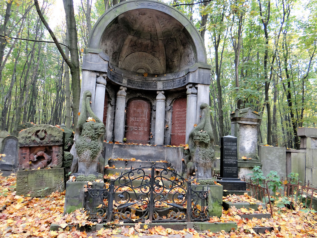 Sculpture des Trois Ecrivains d'Abraham Ostrzeg dans le cimetière juif de Varsovie - Photo de Jolanta Dyr