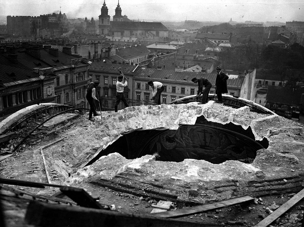 Destruction de la Cathédrale orthodoxe Alexander Nevsky à Varsovie.