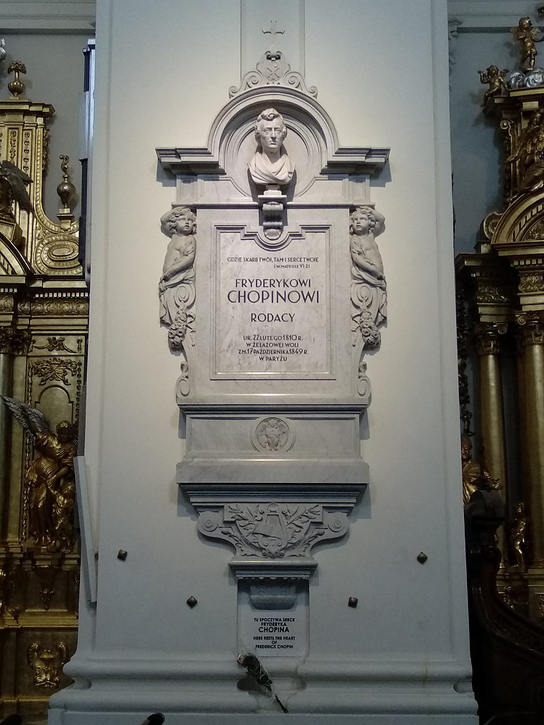 Sarcophage contenant le coeur de Chopin dans l'église Sainte Croix à Varsovie - Photo de Zala