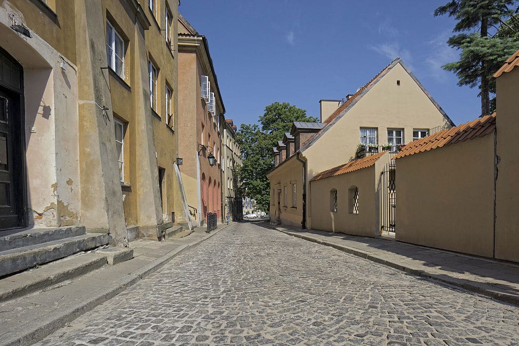 Dans la rue Brzozowa dans la Vieille Ville de Varsovie - Photo d'Arkadiusz Zarzecki