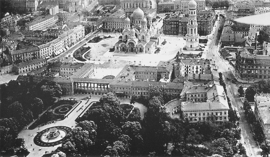 Cathédrale orthodoxe Alexander Nevsky à Varsovie détruite après l'indépendance de la Pologne en 1919.