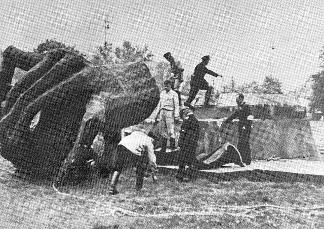 Le monument de Chopin détruit en 1940 par les Nazis.