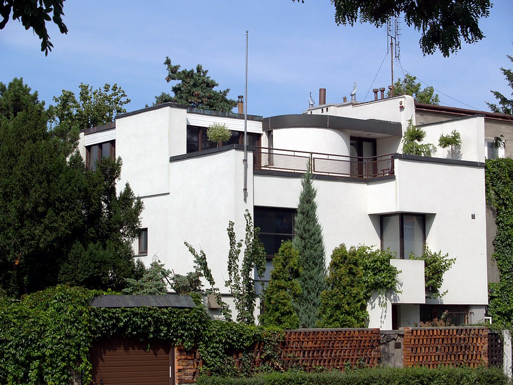 Architecture : Modernisme d'avant-guerre à Varsovie dans le quartier de Żoliborz avec la willa Brukalskich (1928).