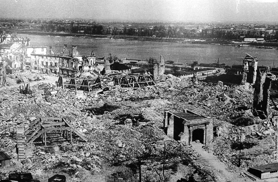 Palais Royal de Varsovie en ruine. Photo d'Alfred Funkiewicz