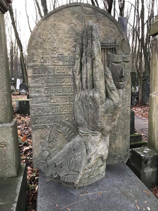 Tombe de Chewel Buzgan, réalisateur et acteur mort en 1971.