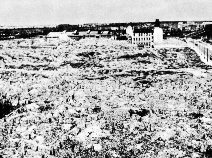 Les ruines du ghetto de Varsovie après l'insurrection.