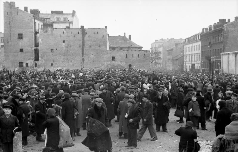 Marché du ghetto de Varsovie, juin 1941.