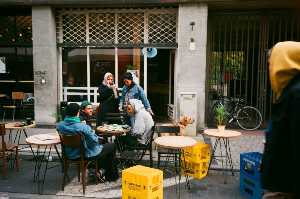 Bar à bière de quartier Male Piwo à Varsovie.