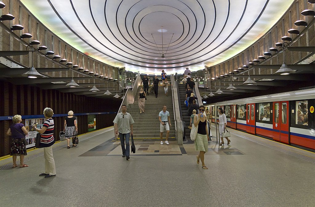 Métro à Varsovie arrêt Plac Wilsona - Photo A.Savin