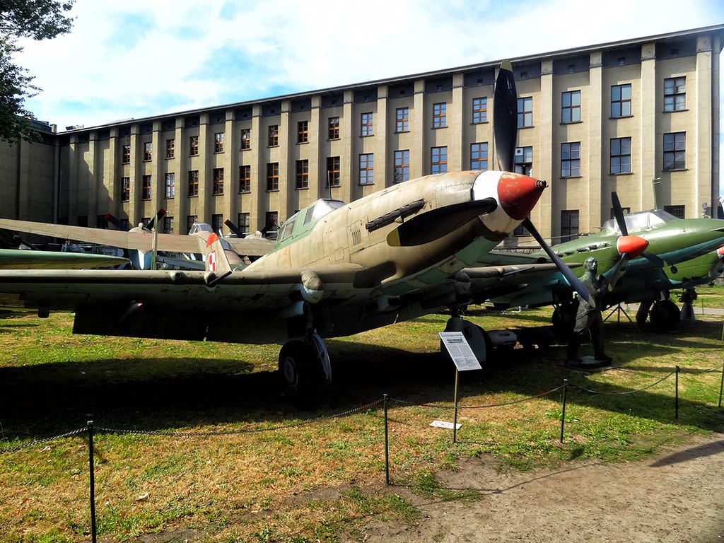 Avions dans le musée de l'armée polonaise à Varsovie - Photo de Валерий Дед
