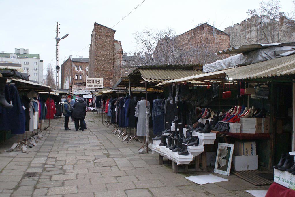 Marché Rozycki dans le quartier de Praga à Varsovie.