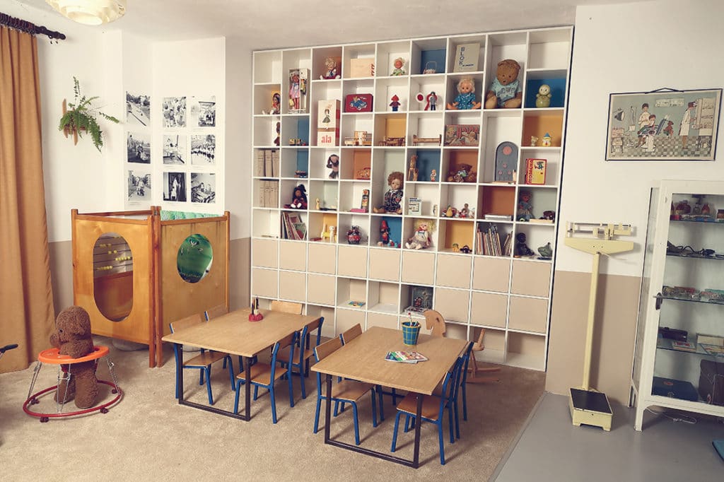 Mobilier et jouet de la maternelle dans le musée du PRL à Varsovie. Mobilier et jouet de la maternelle dans le musée du PRL à Varsovie.