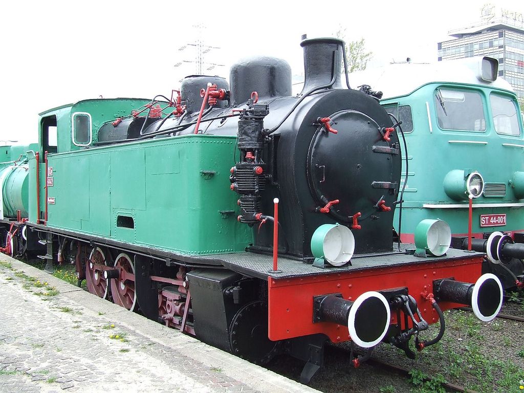 Locomotive belge "La Meuse" dans le musée du train de Varsovie - Photo de Hiuppo