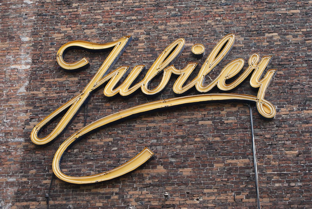 Jubiler, Musée du néon à Varsovie dans le quartier de Praga. 