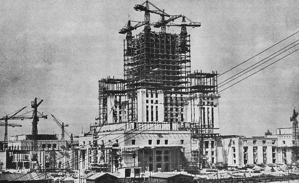 PKiN, palais de la culture et des sciences à sa construction à Varsovie dans les années 1950.