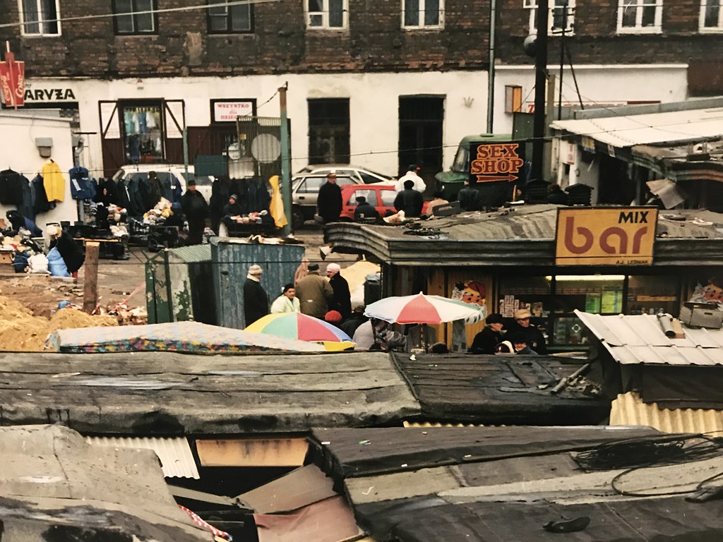 Marché Rozycki dans les années 1990 (?), quartier de Praga à Varsovie.