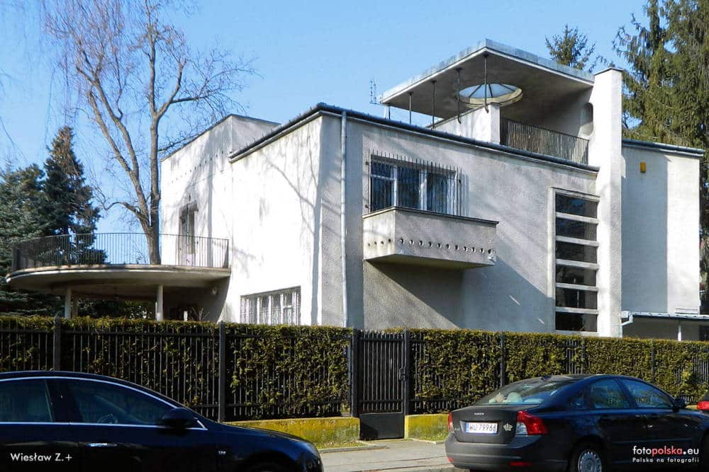 Willa Brzeziński, exemple de construction des années 1930 dans le quartier de Saska Kepa de Varsovie. Source : Fotopolska.eu