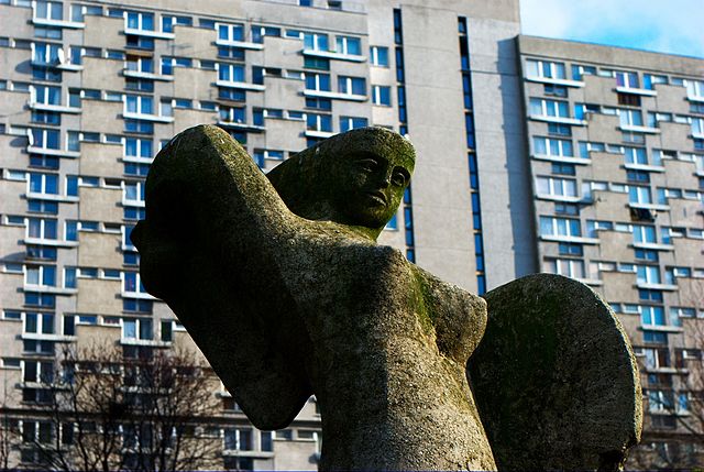 Sirene de Varsovie dans le quartier de Żelazna Brama / Wola - Photo de Weg0rz.