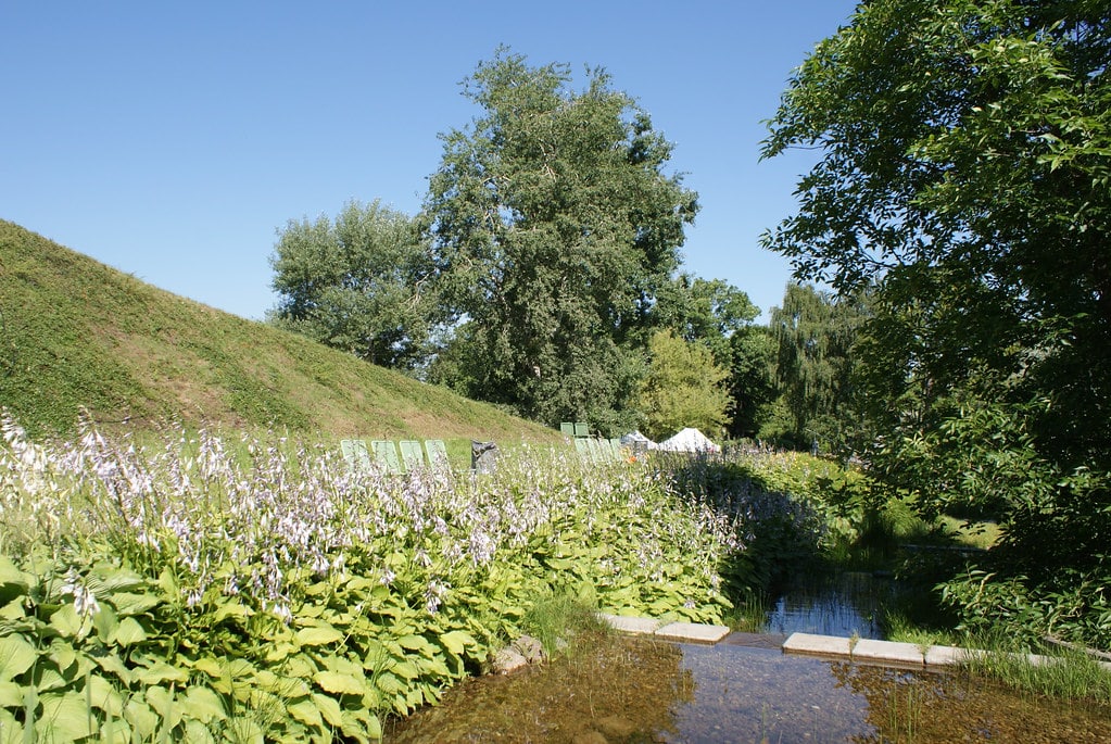 Jardin sur le toit de la bibliotheque de l'Université de Varsovie.