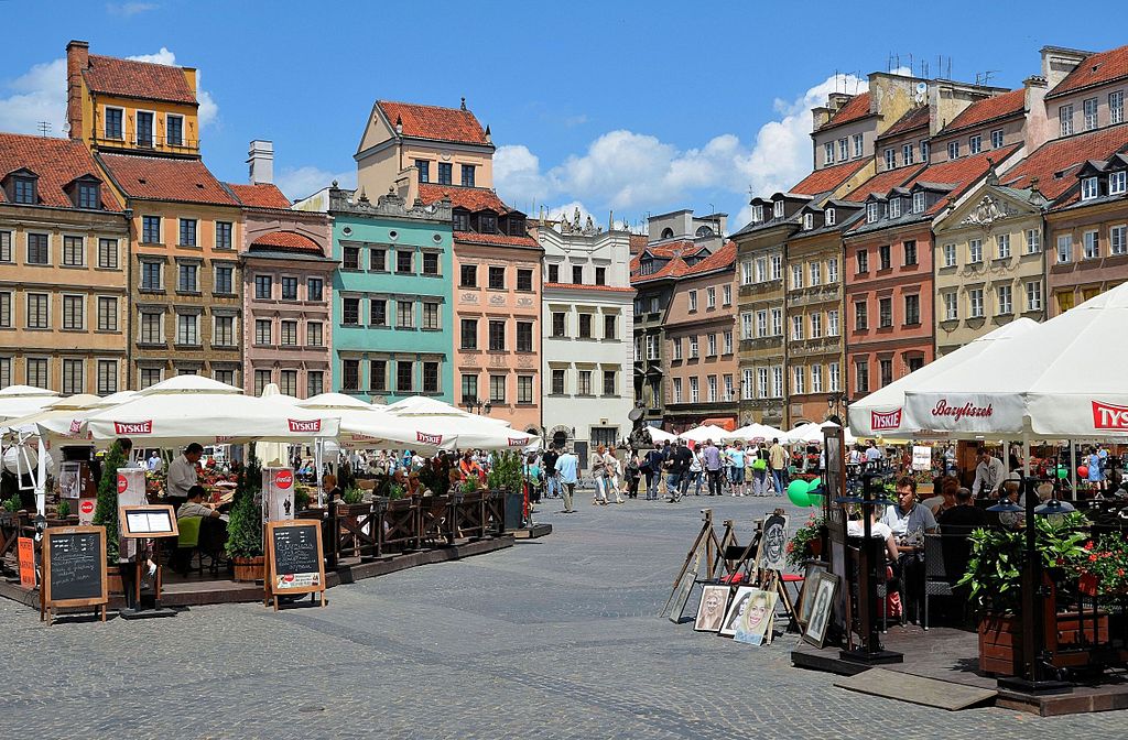 Place du marché de la Vieille Ville de Varsovie. Photo de Adrian Grycuk
