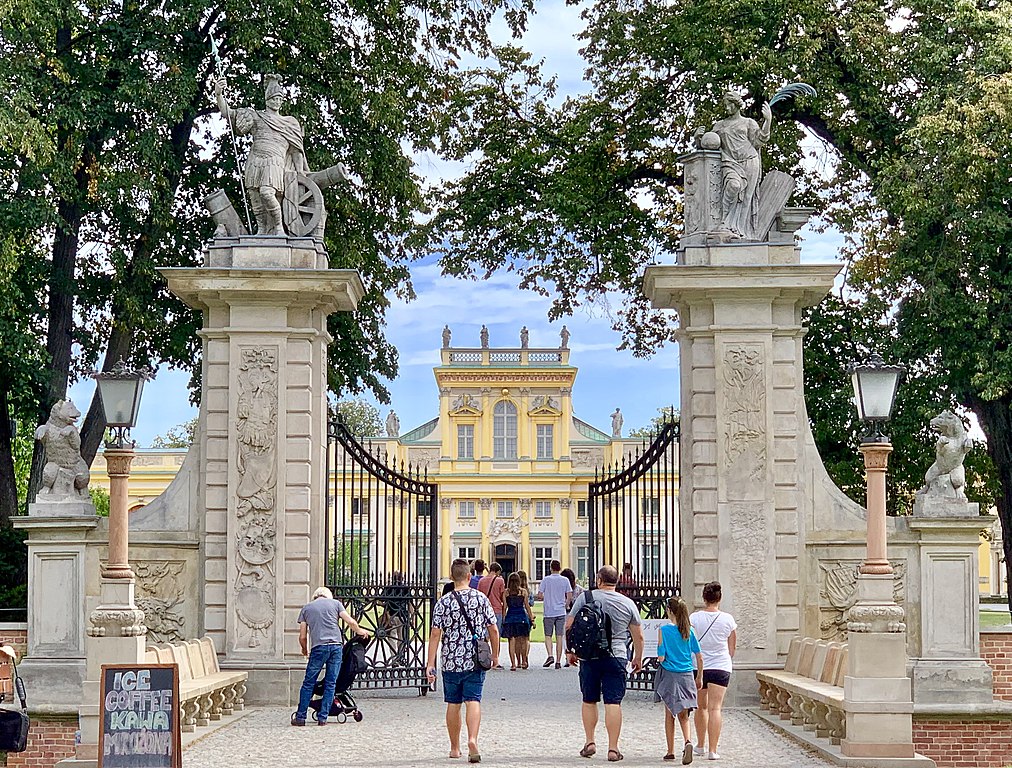 Entrée dans le palais de Wilanow au sud de Varsovie - Photo de Kgbo
