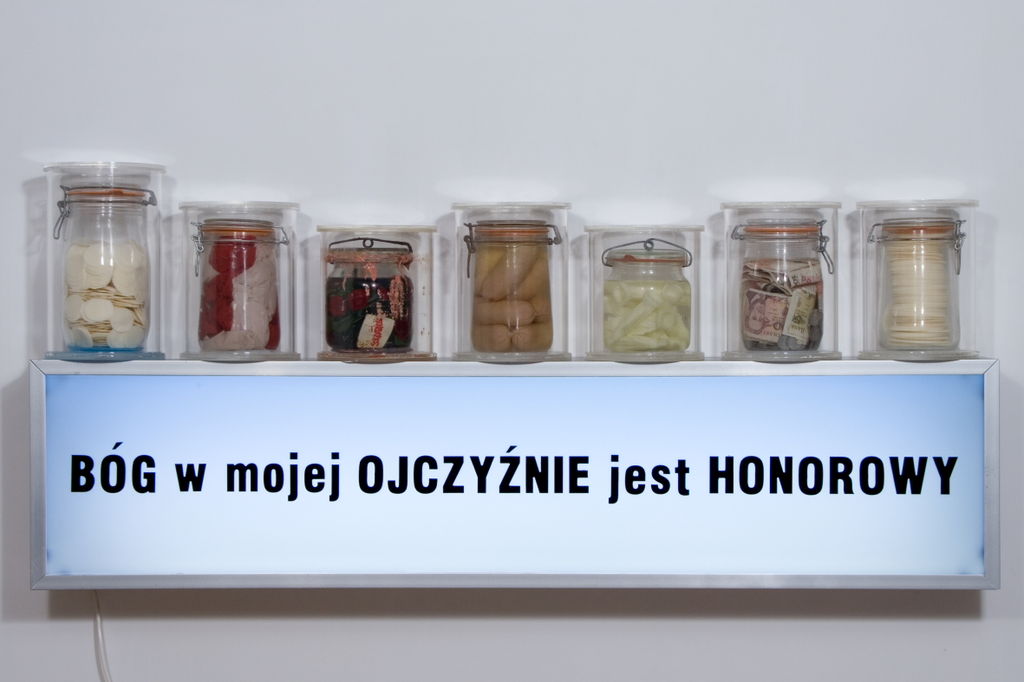 "Bog w mojej ojczyznie jest honorowy" de R.Rumas au musée d'art contemporain Zacheta à Varsovie.