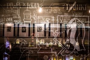 Lysy Pingwin, bar à bière de la Varsovie alternative [Praga]