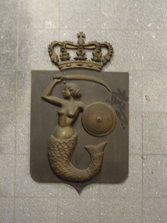 Sirène à la station de métro de Berlin : Warschauer Straße, la rue de Varsovie en allemand.