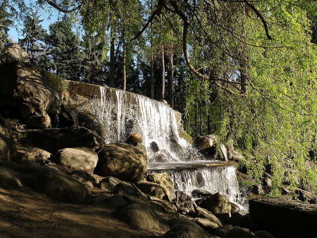 Cascade du parc Skaryszewski dans le quartier de Praga à Varsovie. Photo d'Alina Zienowicz