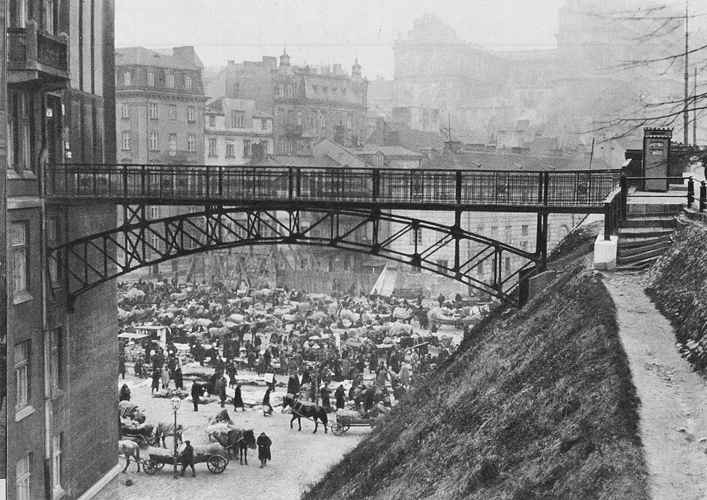 Marché de Mariensztat dans l'entre deux guerre à Varsovie. Marché de Mariensztat dans l'entre deux guerre à Varsovie.