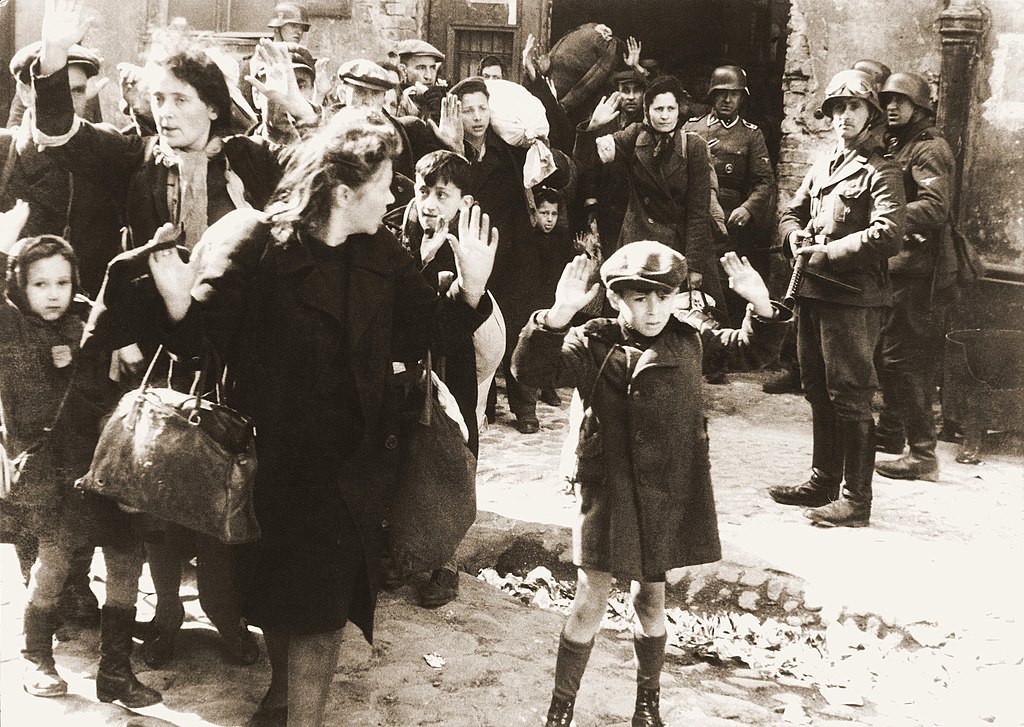 Célèbre photo d'arrestation lors de la liquidation du ghetto en 1943.