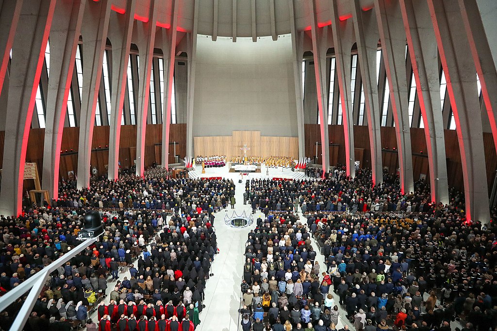 Intérieur du temple de la divine providence à Varsovie - Photo de Grzegorz Jakubowski