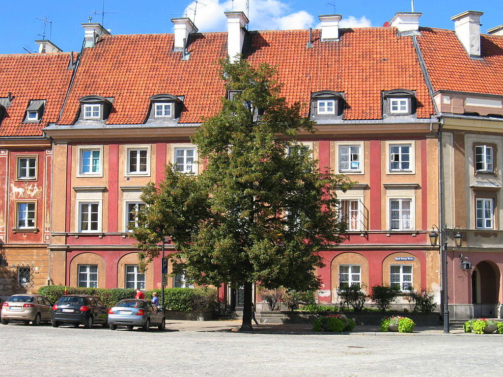 La place du marché de la Nouvelle ville de Varsovie. Photo de Szutenbach