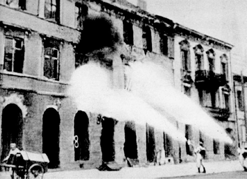 Destruction de Varsovie par l'armée allemande en 1944.