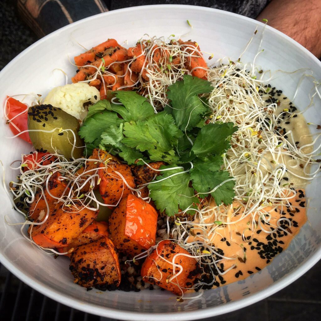 Bonheur végétalien au Lokal Vegan Bistro à Varsovie. Bonheur végétalien au Lokal Vegan Bistro à Varsovie.