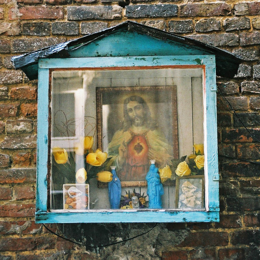  Chapelle de cour d’immeuble dans le quartier de Praga à Varsovie. Photo Napradze