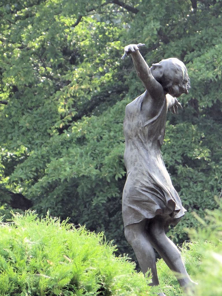 Statue dans le parc Skaryszewski à Varsovie - Photo de Jolanta Dyr