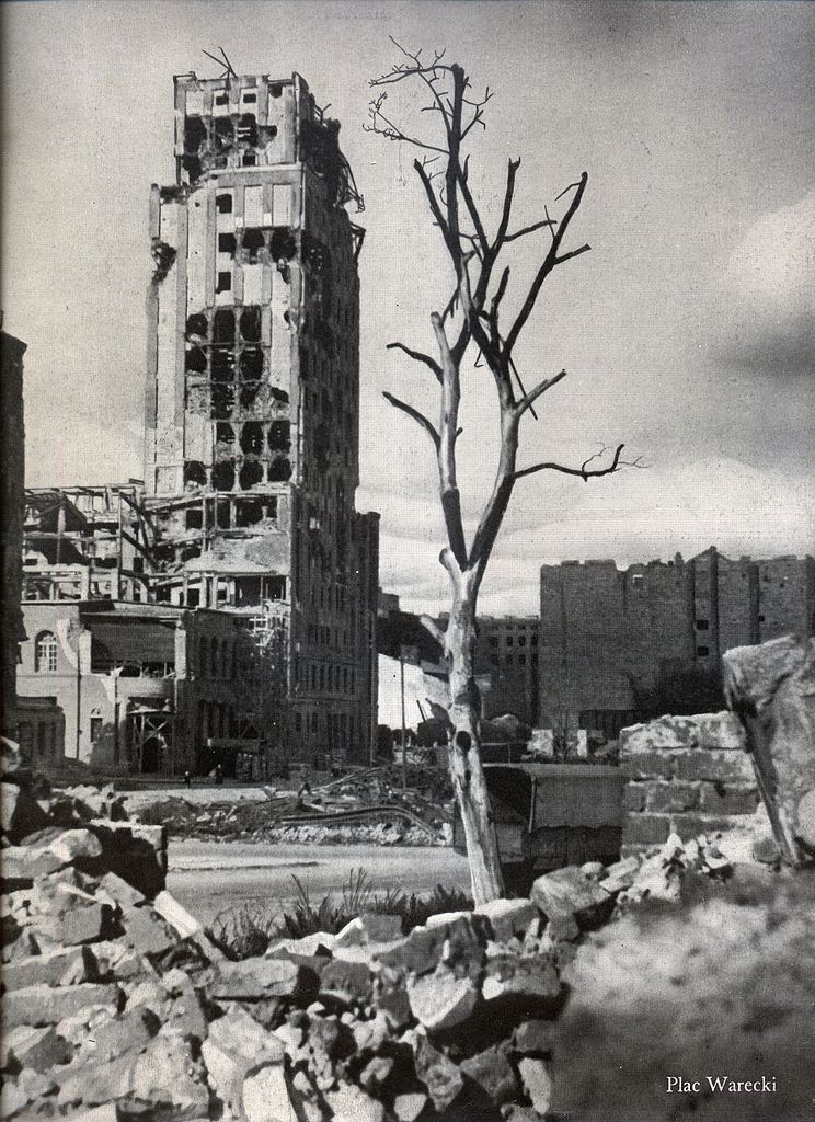 Plac Warecki et immeuble du Prudential à Varsovie détruit en 1945 - Photo de Maćkowiak